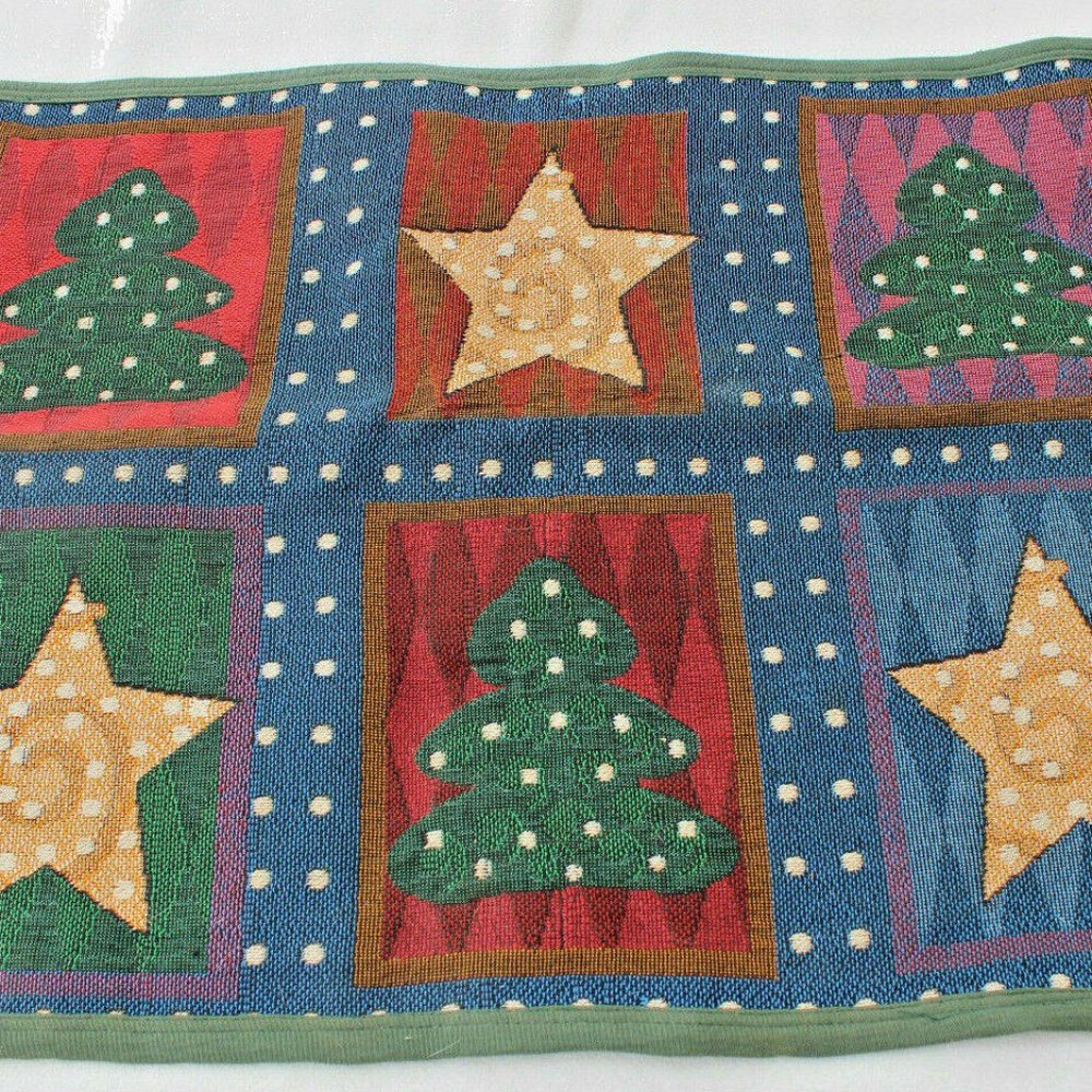CHESAPEAKE MERCHANDISING ITEM 13101 TAPESTRY RUG CHRISTMAS SQUARE 18 x 27